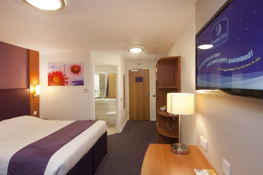 Premier Inn London Hampstead Buitenkant foto