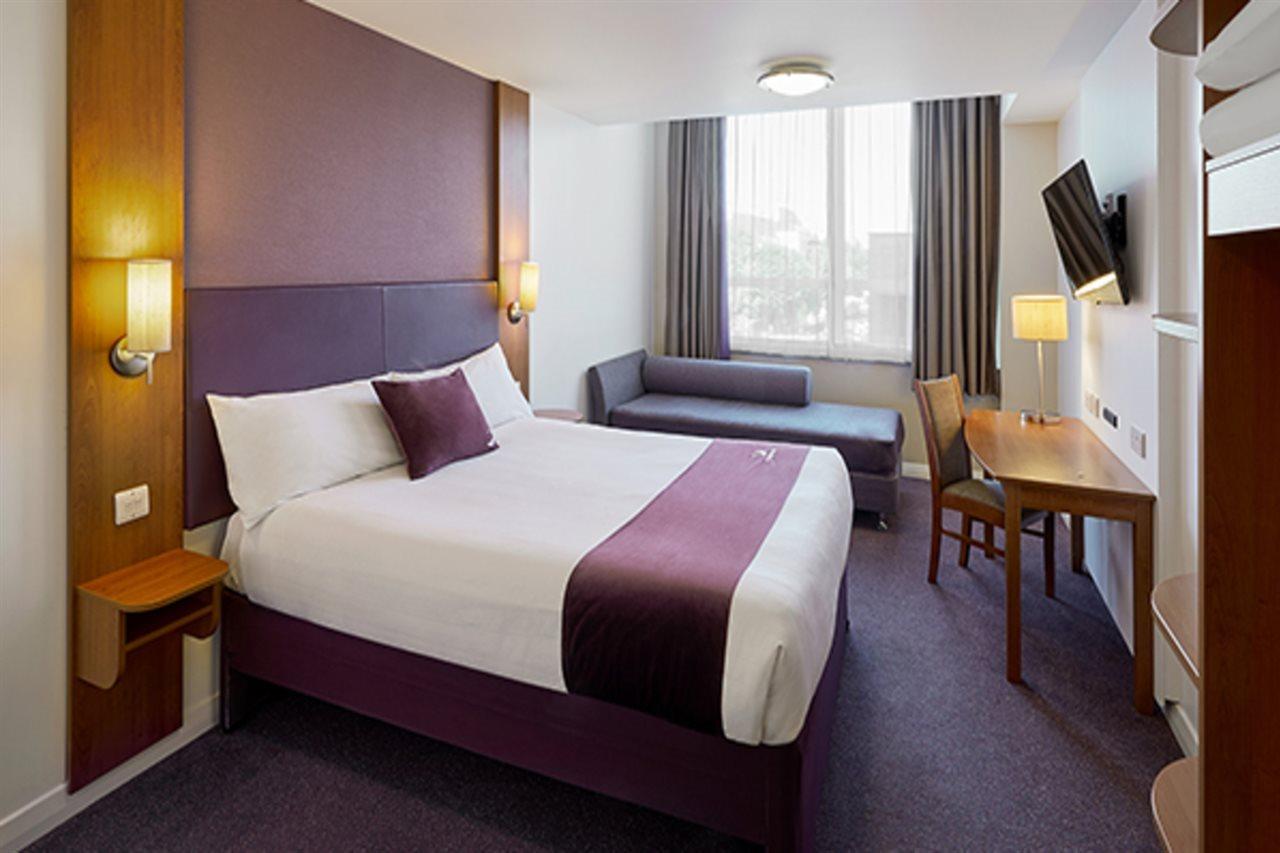 Premier Inn London Hampstead Buitenkant foto