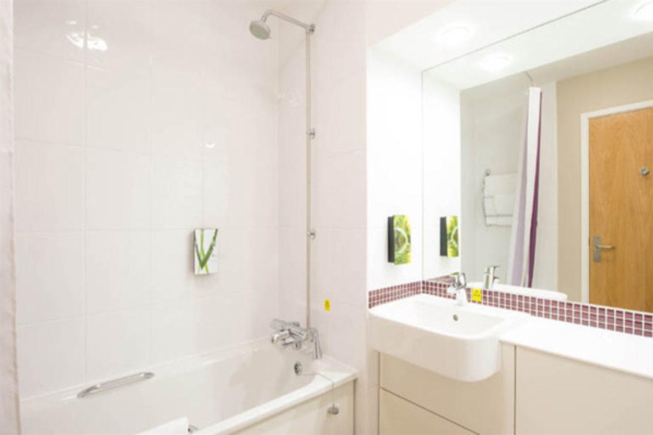 Premier Inn London Hampstead Buitenkant foto